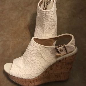 Adorable lace wedges